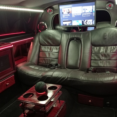 Lincoln Town Car Limousine komplett multimédia, LED rendszer felújítás Amazon Alexa vezérléssel 1